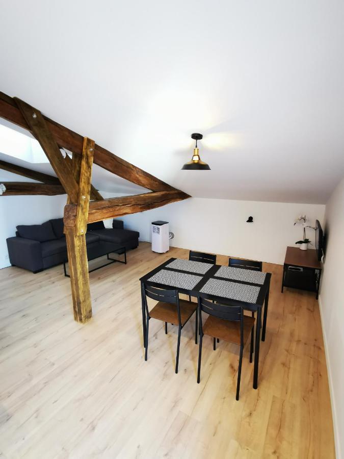 Appartement Neuf Climatise Sous Les Toits La Roche-Chalais Eksteriør bilde